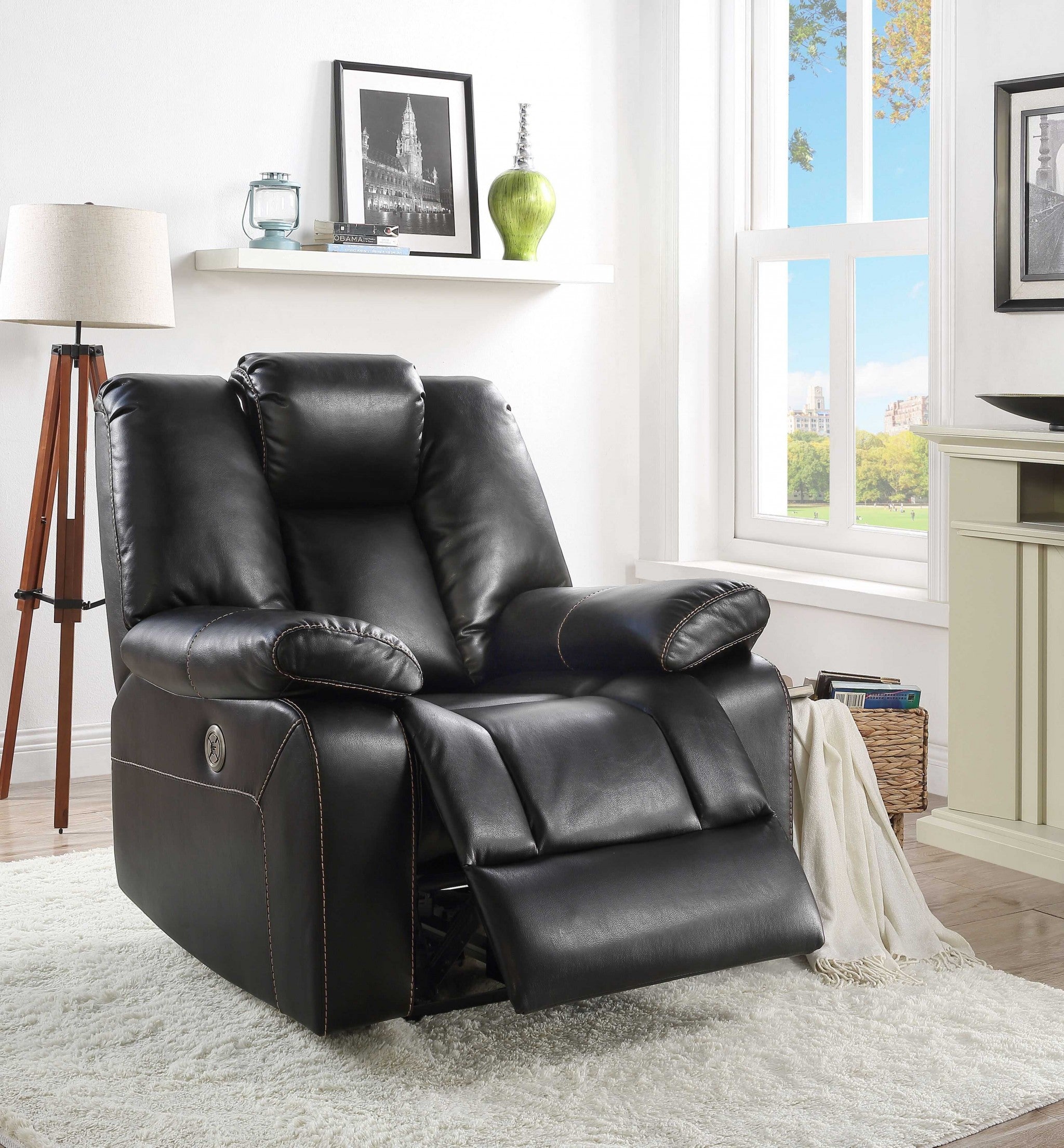 39' X 39' X 43' Black Leather-Aire Upholstery Recliner (Power Motion)